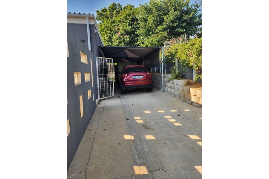 4 Bedroom Property for Sale in Bergzicht Western Cape